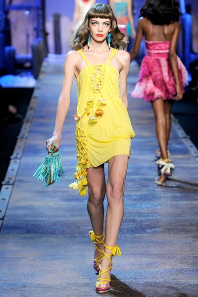 Look 32
